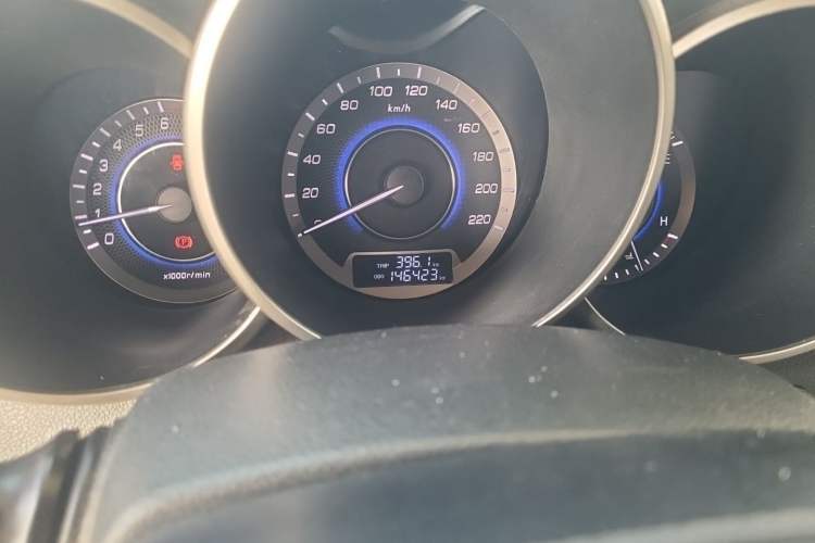 Used CHANGAN Eado 2015 1.6L Manual Luxury Model China V Standard Odometer Close Up