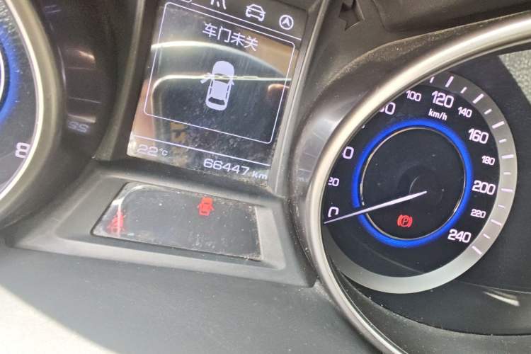 Used CHANGAN Eado 2015 1.6L Manual Luxury Model China V Standard Odometer Close Up