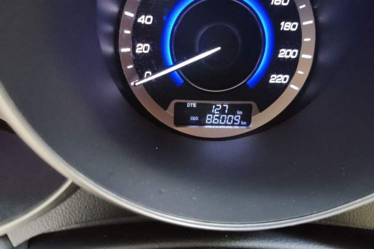 Used CHANGAN Eado 2015 1.6L Manual Luxury Model China V Standard Odometer Close Up