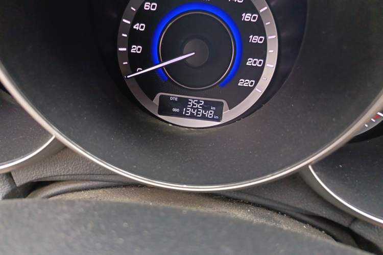 Used CHANGAN Eado 2015 1.6L Manual Luxury Model China V Standard Odometer Close Up