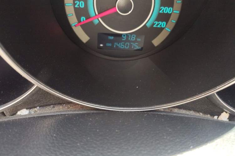 Used CHANGAN Eado 2015 1.6L Manual Elite Model China V Standard Odometer Close Up