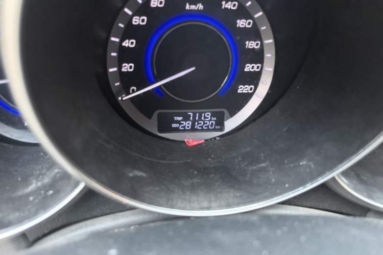 Used CHANGAN Eado 2015 1.6L Manual Luxury Model China IV Standard Odometer Close Up