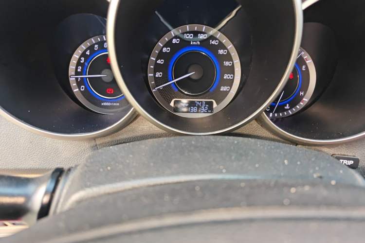 Used CHANGAN Eado 2015 1.6L Manual Luxury Model China IV Standard Odometer Close Up