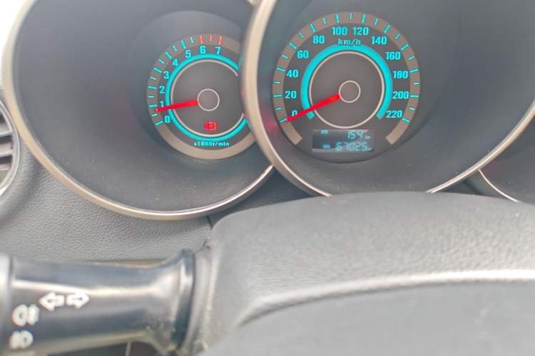 Used CHANGAN Eado 2015 1.6L Manual Elite Model China V Standard Odometer Close Up