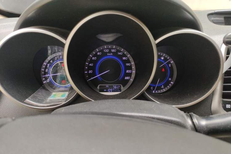 Used CHANGAN Eado 2015 1.6L Manual Luxury Model China V Standard Odometer Close Up