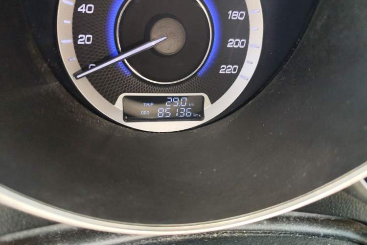 Used CHANGAN Eado 2015 1.6L Manual Luxury Model China V Standard Odometer Close Up