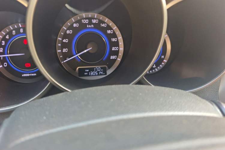 Used CHANGAN Eado 2015 1.6L Manual Luxury Model China IV Standard Odometer Close Up