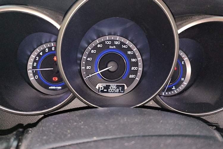 Used CHANGAN Eado 2015 1.6L Automatic ZhiKu Model China IV Standard Odometer Close Up