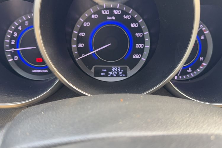 Used CHANGAN Eado 2015 1.6L Manual Luxury Model China V Standard Odometer Close Up