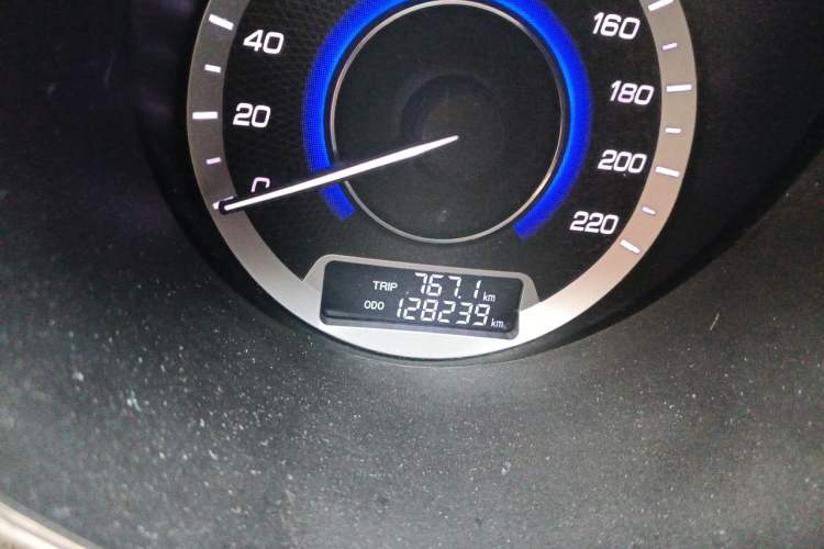 Used CHANGAN Eado 2015 1.6L Manual Luxury Model China V Standard Odometer Close Up