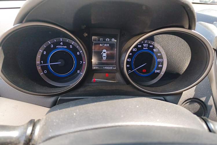 Used CHANGAN Eado 2015 1.6L Manual Luxury Model China IV Standard Odometer Close Up