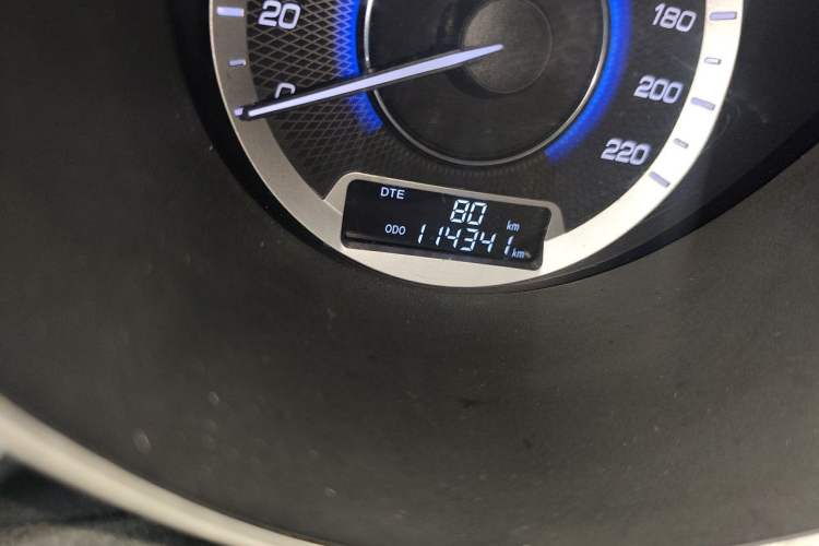 Used CHANGAN Eado 2015 1.6L Manual Luxury Model China IV Standard Odometer Close Up