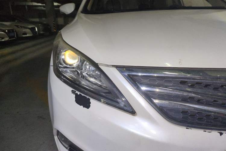 Used CHANGAN Eado 2015 1.6L Manual Luxury Model China IV Standard Right Front Headlight