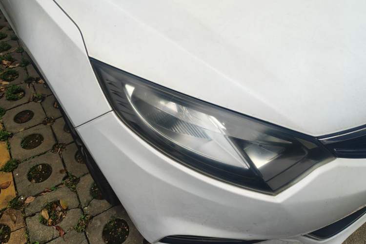 Used CHANGAN Eado 2015 1.6L Manual Junku Model China IV Standard Right Front Headlight