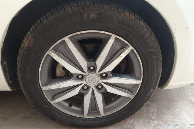 Used CHANGAN Eado 2015 1.6L Manual Luxury Model China IV Standard Right Front Wheel Hub
