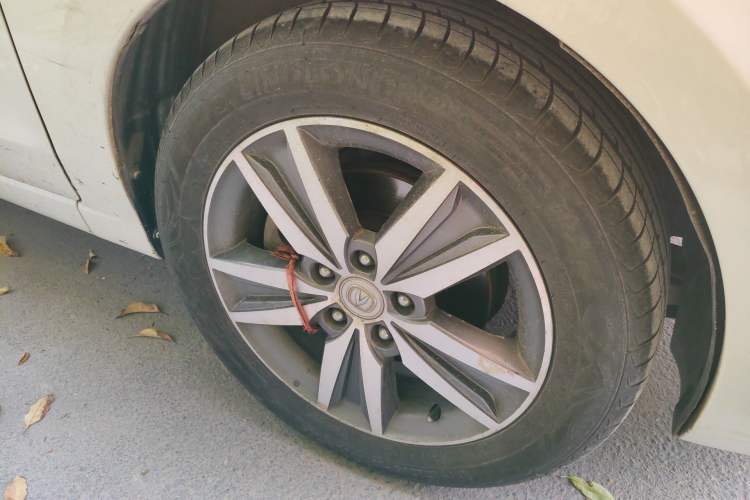 Used CHANGAN Eado 2015 1.6L Manual Luxury Model China IV Standard Right Front Wheel Hub