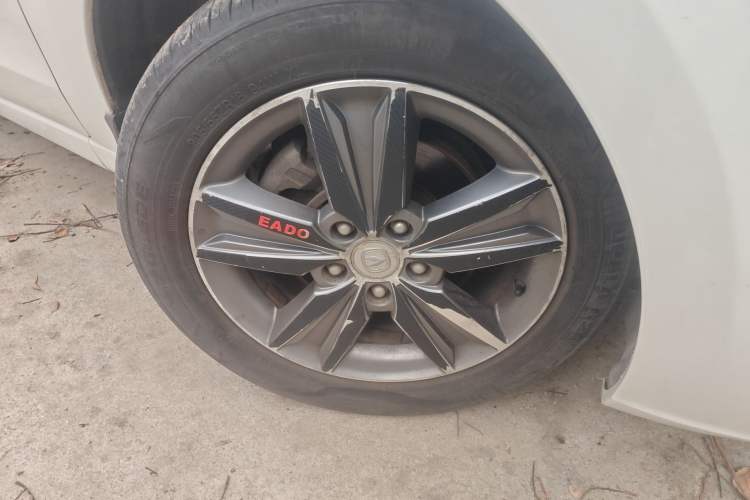 Used CHANGAN Eado 2015 1.6L Manual Luxury Model China IV Standard Right Front Wheel Hub