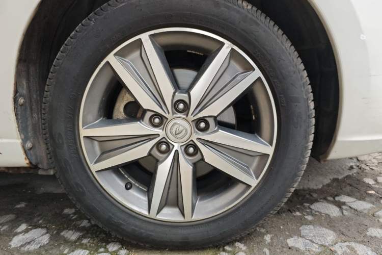 Used CHANGAN Eado 2015 1.6L Manual Luxury Model China IV Standard Right Front Wheel Hub