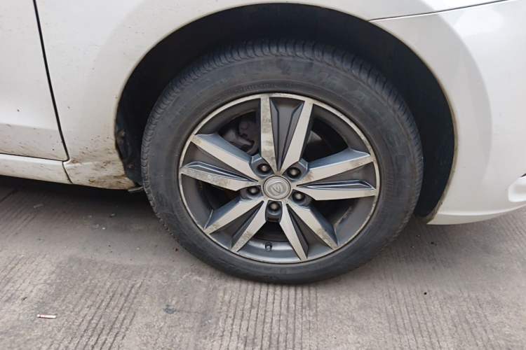 Used CHANGAN Eado 2015 1.6L Automatic Luxury Model Right Front Wheel Hub
