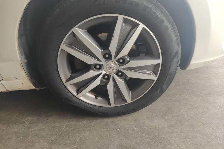 Used CHANGAN Eado 2015 1.6L Manual Luxury Model China V Standard Right Front Wheel Hub