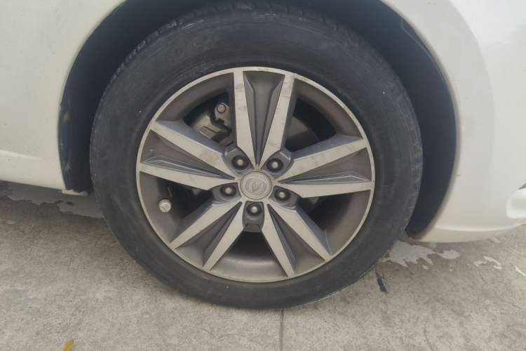 Used CHANGAN Eado 2015 1.6L Manual Flagship Model Right Front Wheel Hub