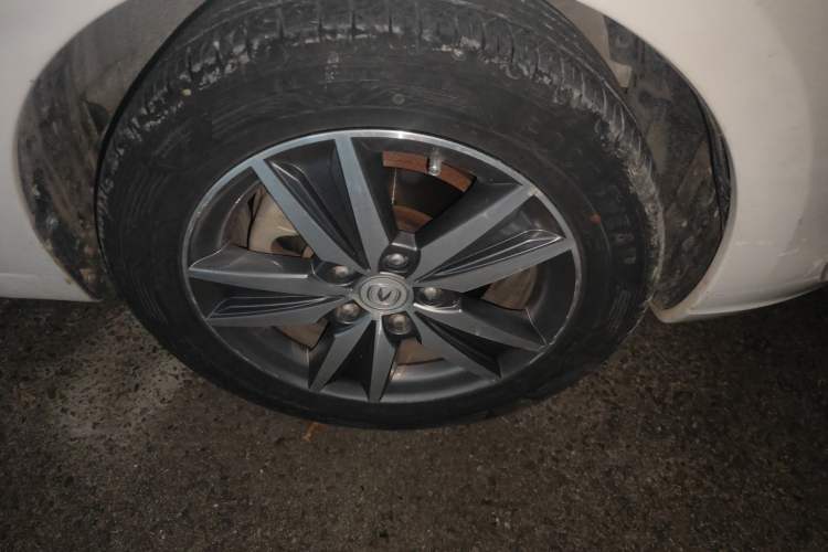 Used CHANGAN Eado 2015 1.6L Manual Luxury Model China IV Standard Right Front Wheel Hub