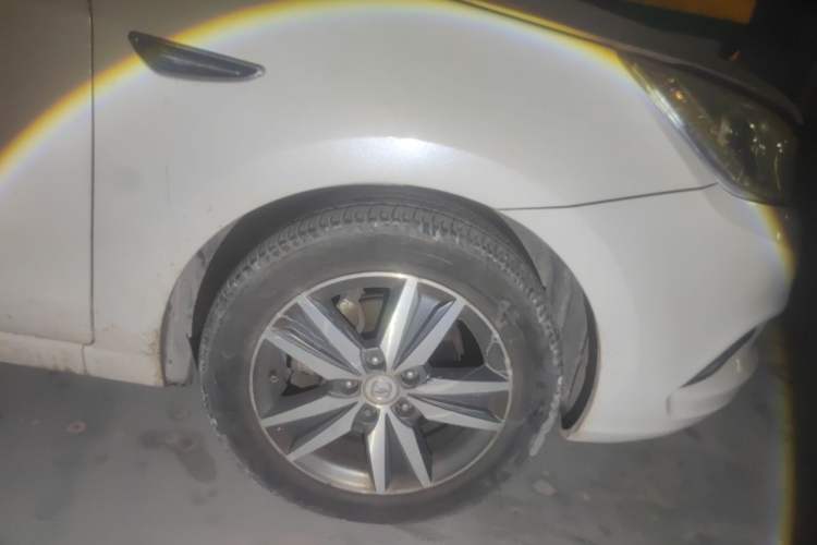 Used CHANGAN Eado 2015 1.6L Automatic Luxury Model Right Front Wheel Hub