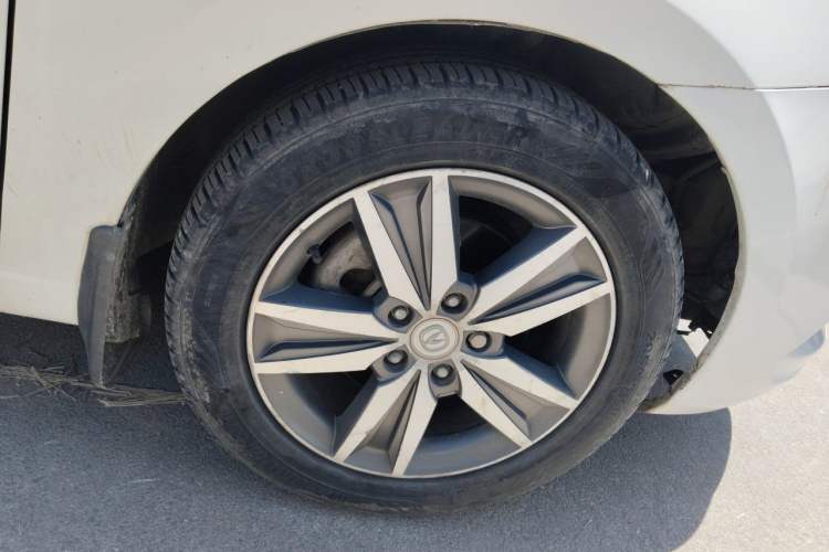 Used CHANGAN Eado 2015 1.6L Manual Luxury Model China IV Standard Right Front Wheel Hub