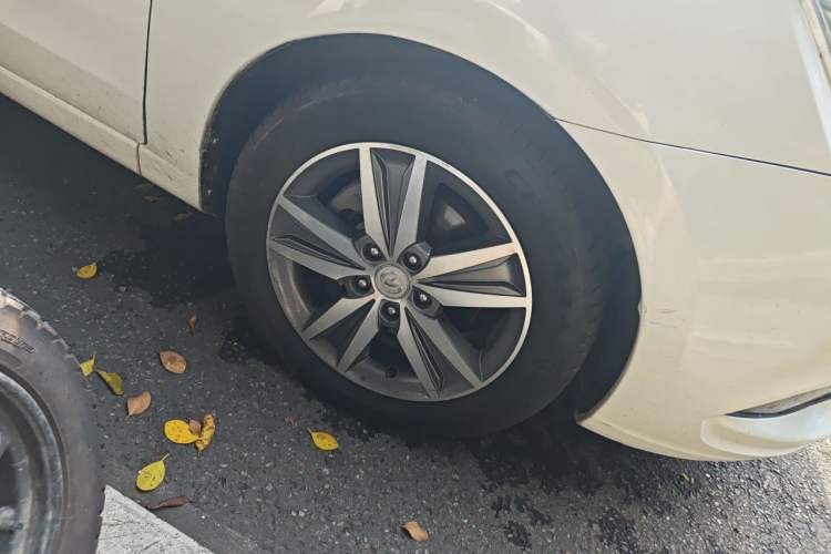 Used CHANGAN Eado 2015 1.6L Automatic Luxury Model Right Front Wheel Hub