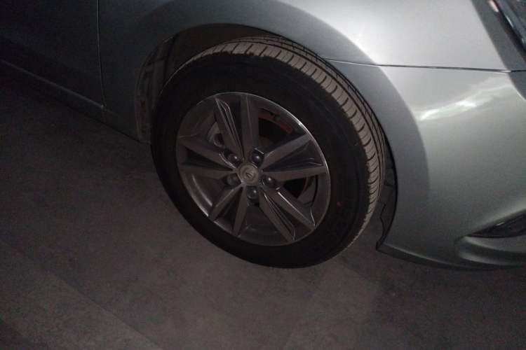 Used CHANGAN Eado 2015 1.6L Automatic Flagship Model Right Front Wheel Hub