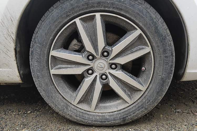 Used CHANGAN Eado 2015 1.6L Manual Luxury Model China V Standard Right Front Wheel Hub