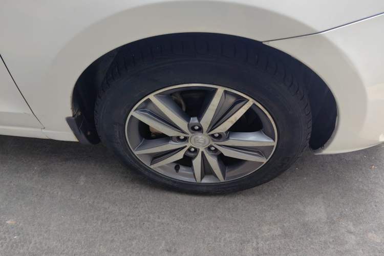 Used CHANGAN Eado 2015 1.6L Manual Luxury Model China V Standard Right Front Wheel Hub