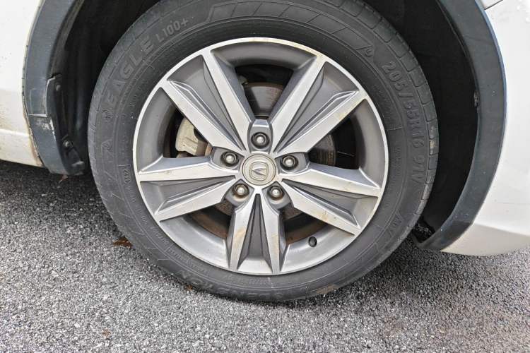 Used CHANGAN Eado 2015 1.6L Automatic Junku Model China IV Standard Right Front Wheel Hub