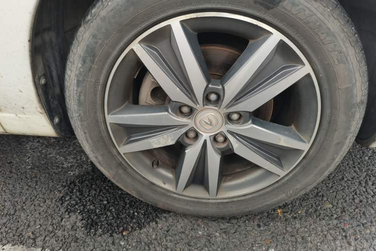 Used CHANGAN Eado 2015 1.6L Manual Luxury Model China IV Standard Right Front Wheel Hub