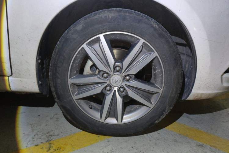 Used CHANGAN Eado 2015 1.6L Manual Luxury Model China IV Standard Right Front Wheel Hub