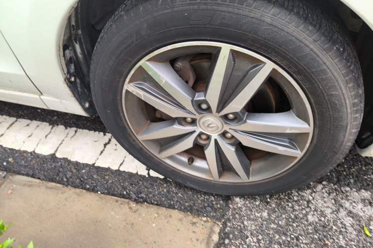 Used CHANGAN Eado 2015 1.6L Automatic Luxury Model Right Front Wheel Hub