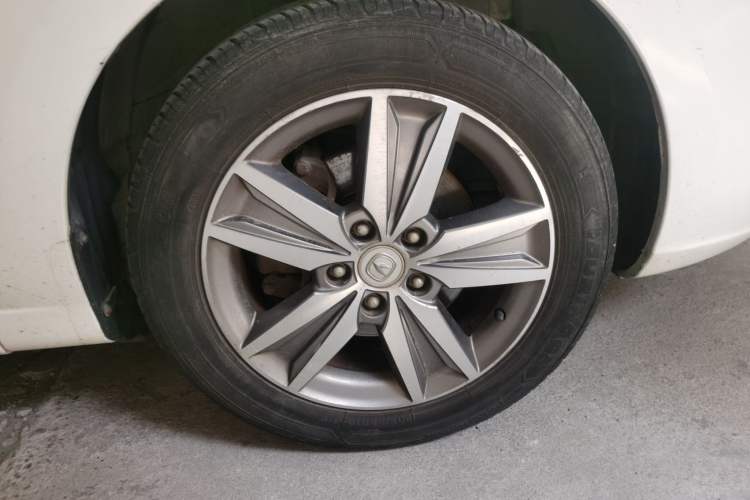 Used CHANGAN Eado 2015 1.6L Manual Luxury Model China V Standard Right Front Wheel Hub
