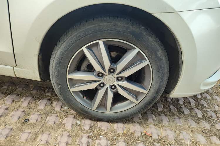 Used CHANGAN Eado 2015 1.6L Manual Luxury Model China IV Standard Right Front Wheel Hub