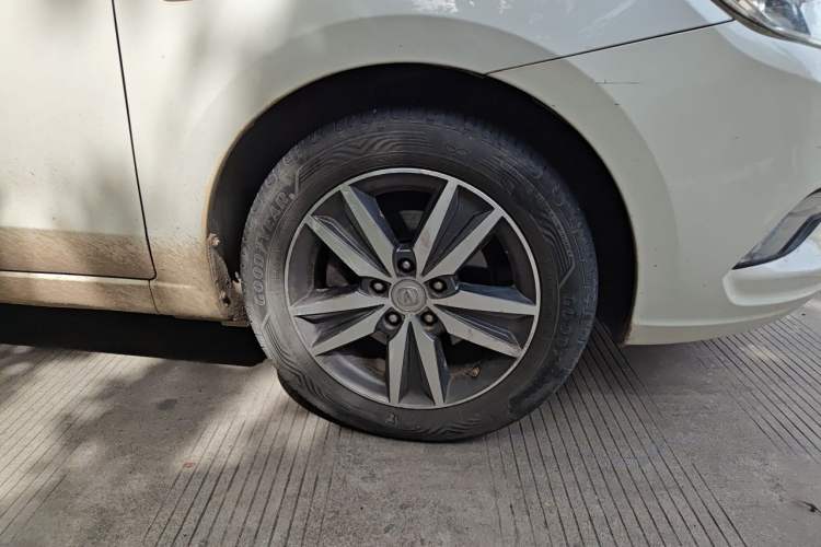Used CHANGAN Eado 2015 1.6L Manual Luxury Model China IV Standard Right Front Wheel Hub