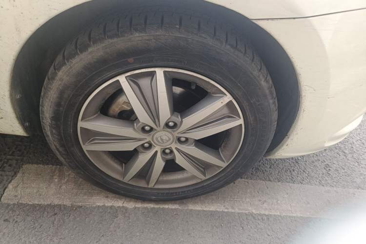 Used CHANGAN Eado 2015 1.6L Manual Flagship Model Right Front Wheel Hub