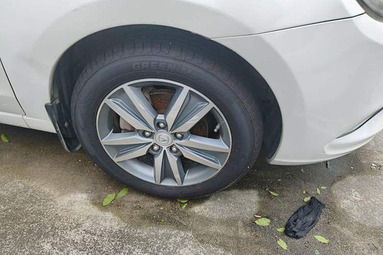 Used CHANGAN Eado 2015 1.6L Manual Luxury Model China IV Standard Right Front Wheel Hub