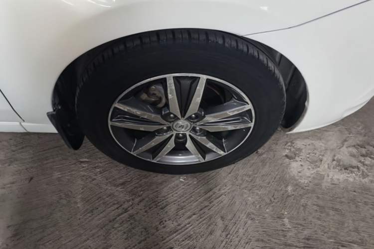 Used CHANGAN Eado 2015 1.6L Automatic Luxury Model Right Front Wheel Hub
