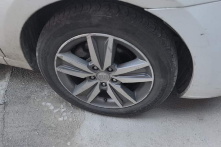 Used CHANGAN Eado 2015 1.6L Manual Luxury Model China IV Standard Right Front Wheel Hub