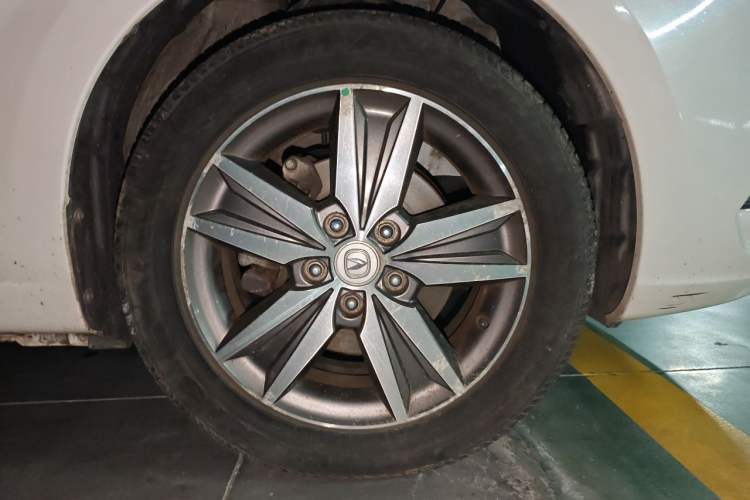 Used CHANGAN Eado 2015 1.6L Manual Luxury Model China IV Standard Right Front Wheel Hub