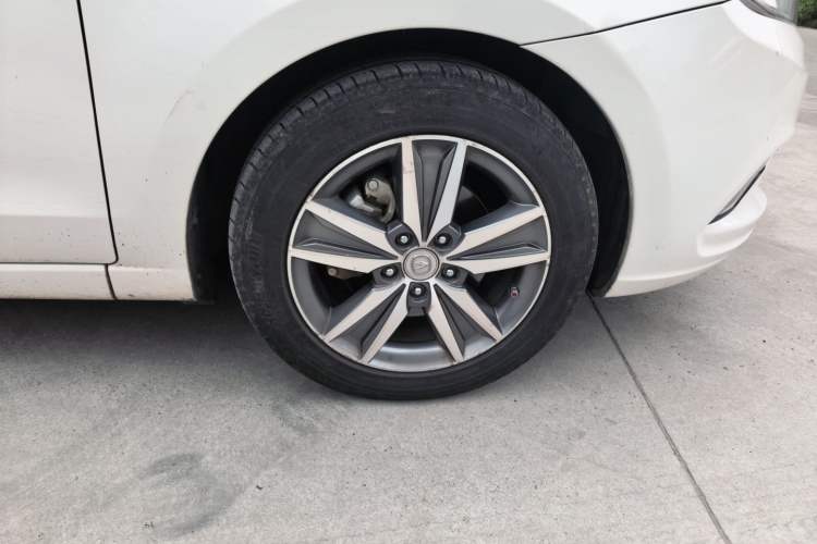 Used CHANGAN Eado 2015 1.6L Automatic Luxury Model Right Front Wheel Hub