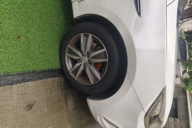 Used CHANGAN Eado 2015 1.6L Automatic Luxury Model Right Front Wheel Hub