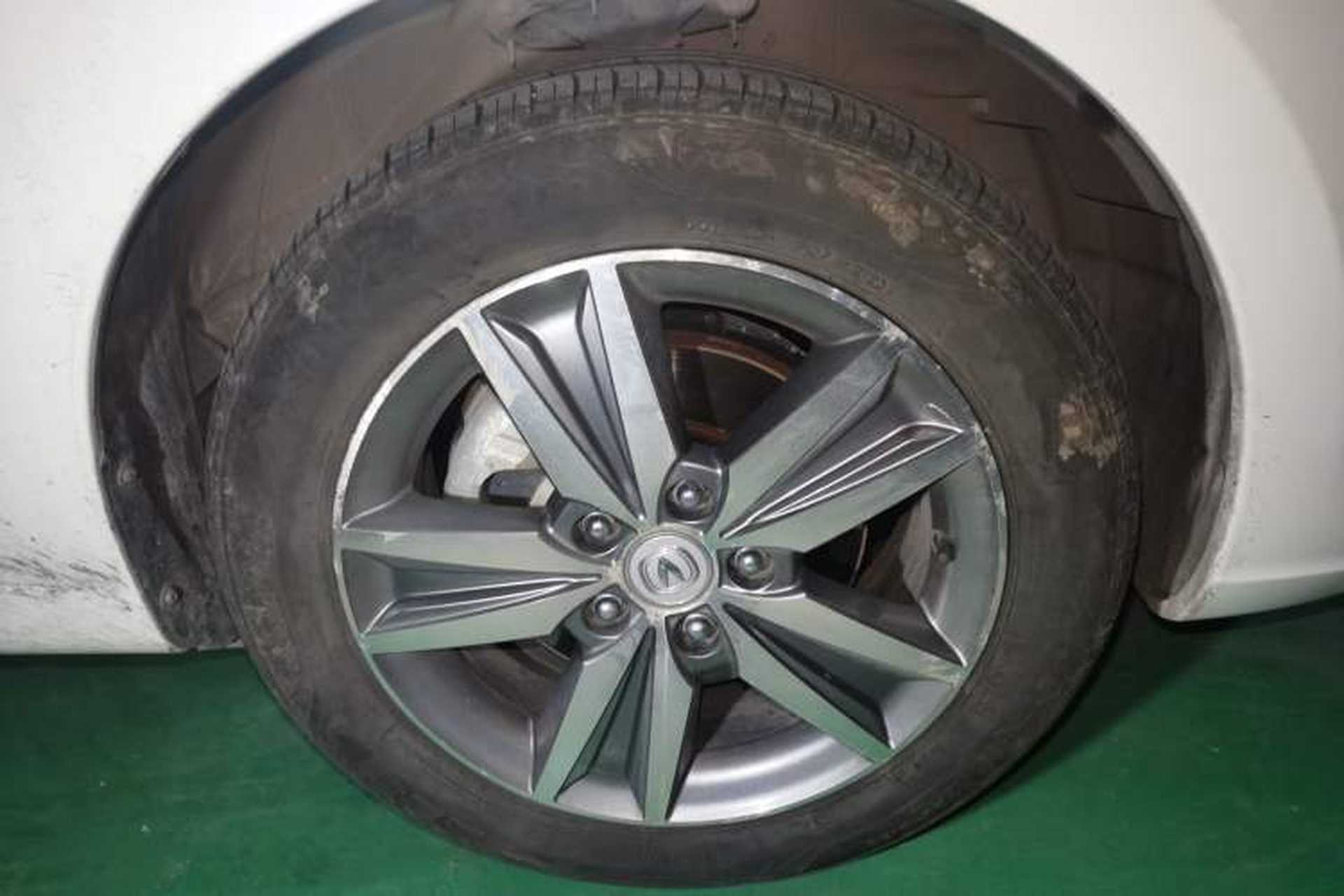 Used CHANGAN Eado 2015 1.6L Automatic Luxury Model Right Front Wheel Hub