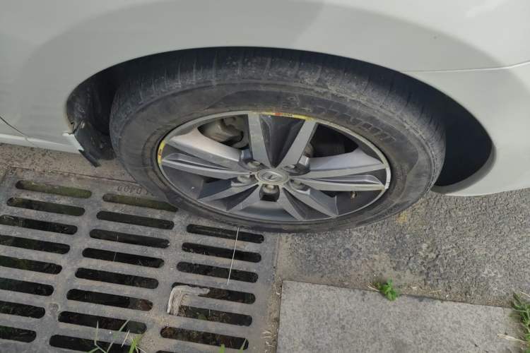 Used CHANGAN Eado 2015 1.6L Manual Luxury Model China IV Standard Right Front Wheel Hub
