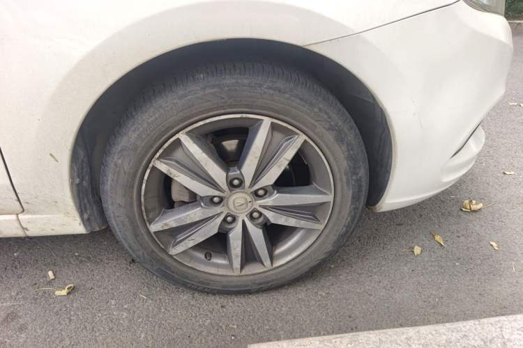 Used CHANGAN Eado 2015 1.6L Manual Flagship Model Right Front Wheel Hub