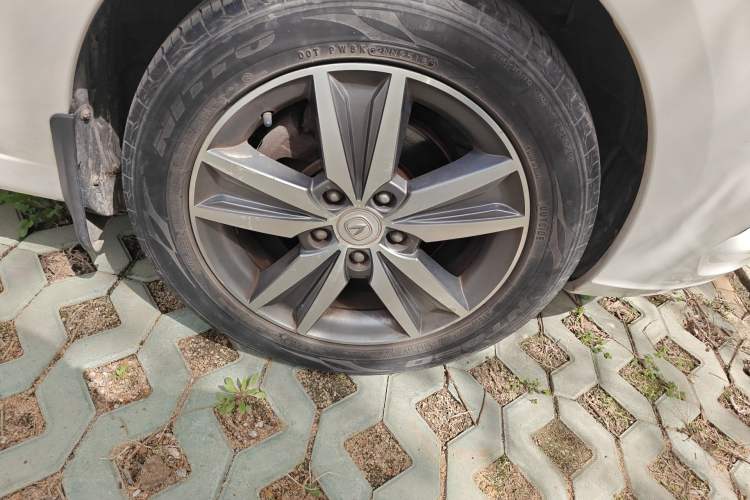 Used CHANGAN Eado 2015 1.6L Manual Luxury Model China IV Standard Right Front Wheel Hub